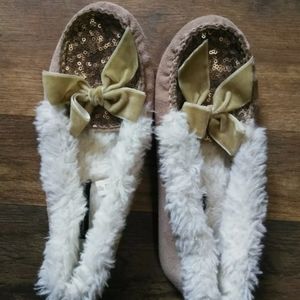 American Eagle House Shoes Women's Size: 6